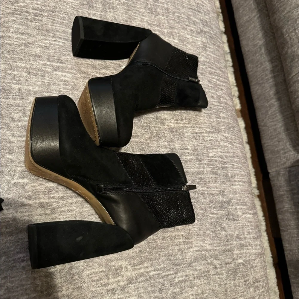 Vince Camuto Platform Bootie Size 8 1/2